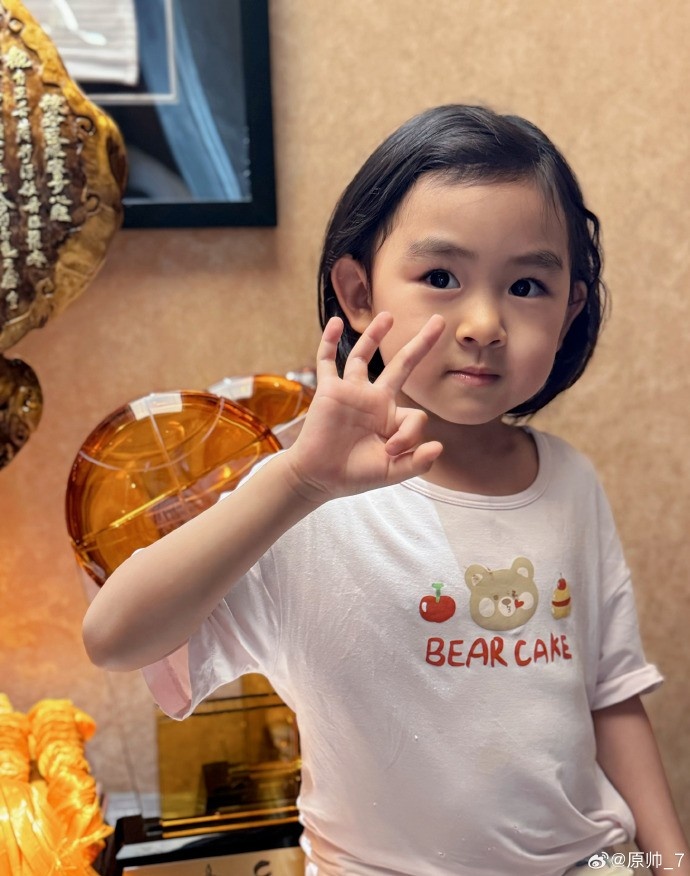 三分大賽三冠王！原帥曬三冠獎杯：完成了女兒給安排的任務(wù)！