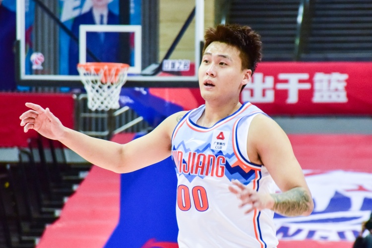 不太準(zhǔn)！趙睿18中6拿到20分4板4助也有4失誤 三分13中4