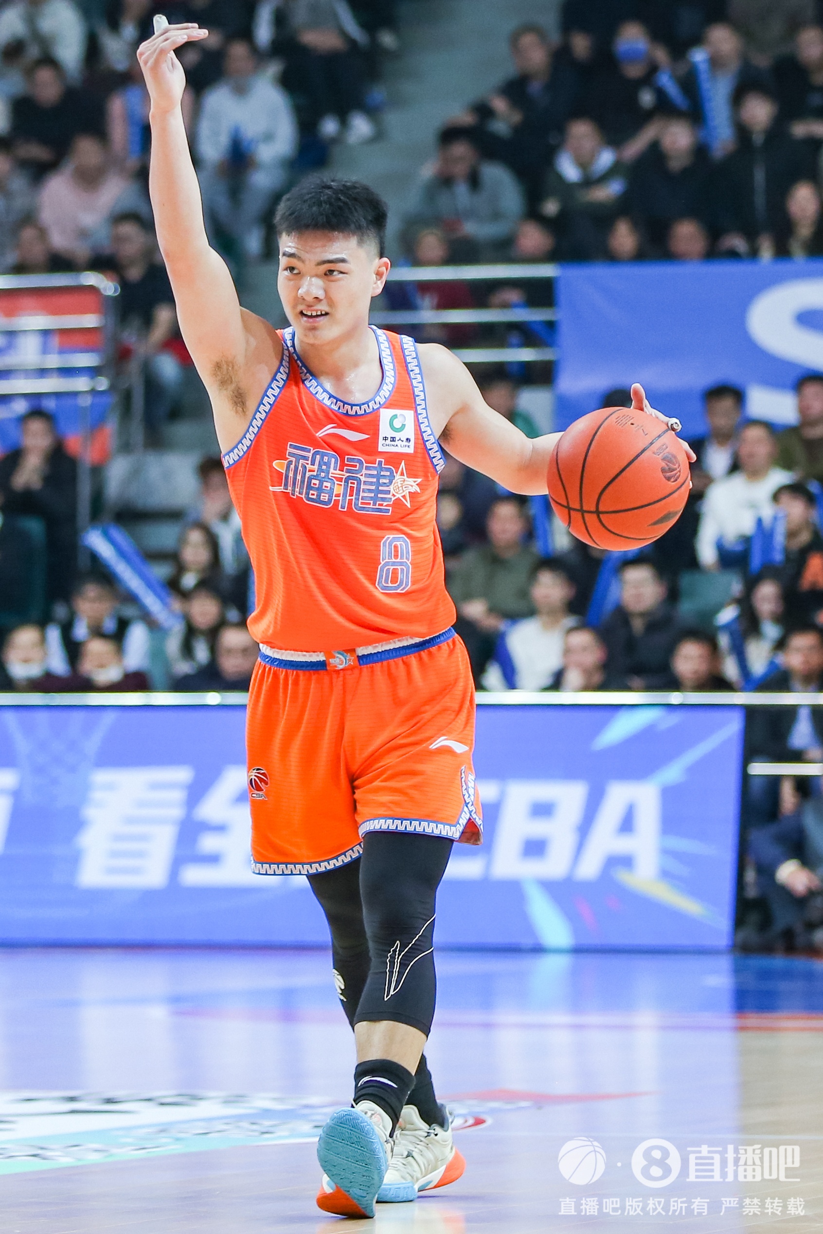 高效替補(bǔ)！黎伊揚(yáng)11投7中貢獻(xiàn)17分2板4助3斷
