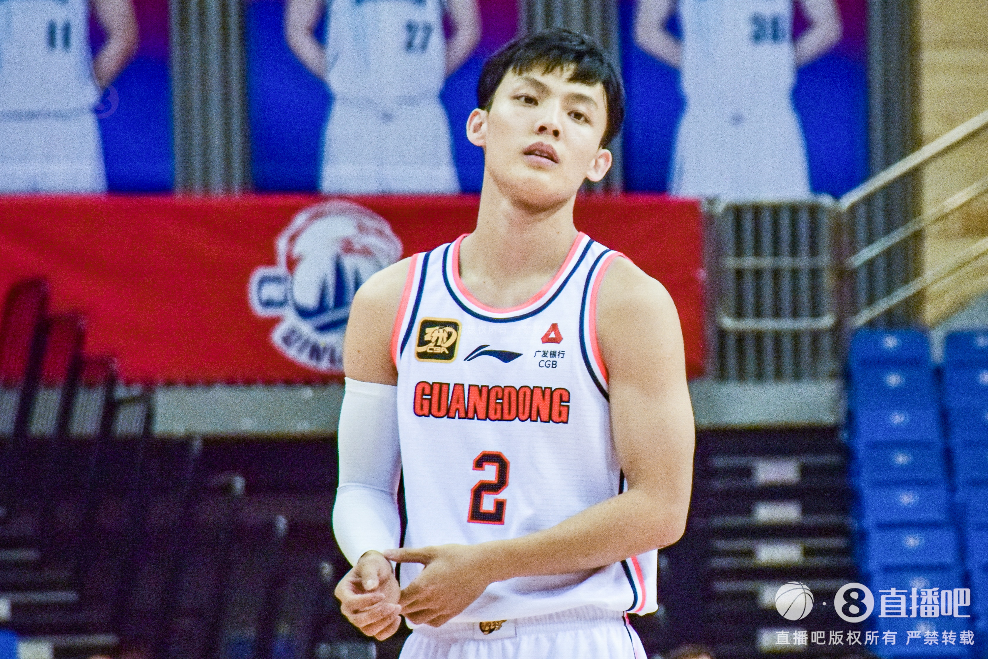 未能救主！徐杰12投7中&三分4中3 得到18分7板2助
