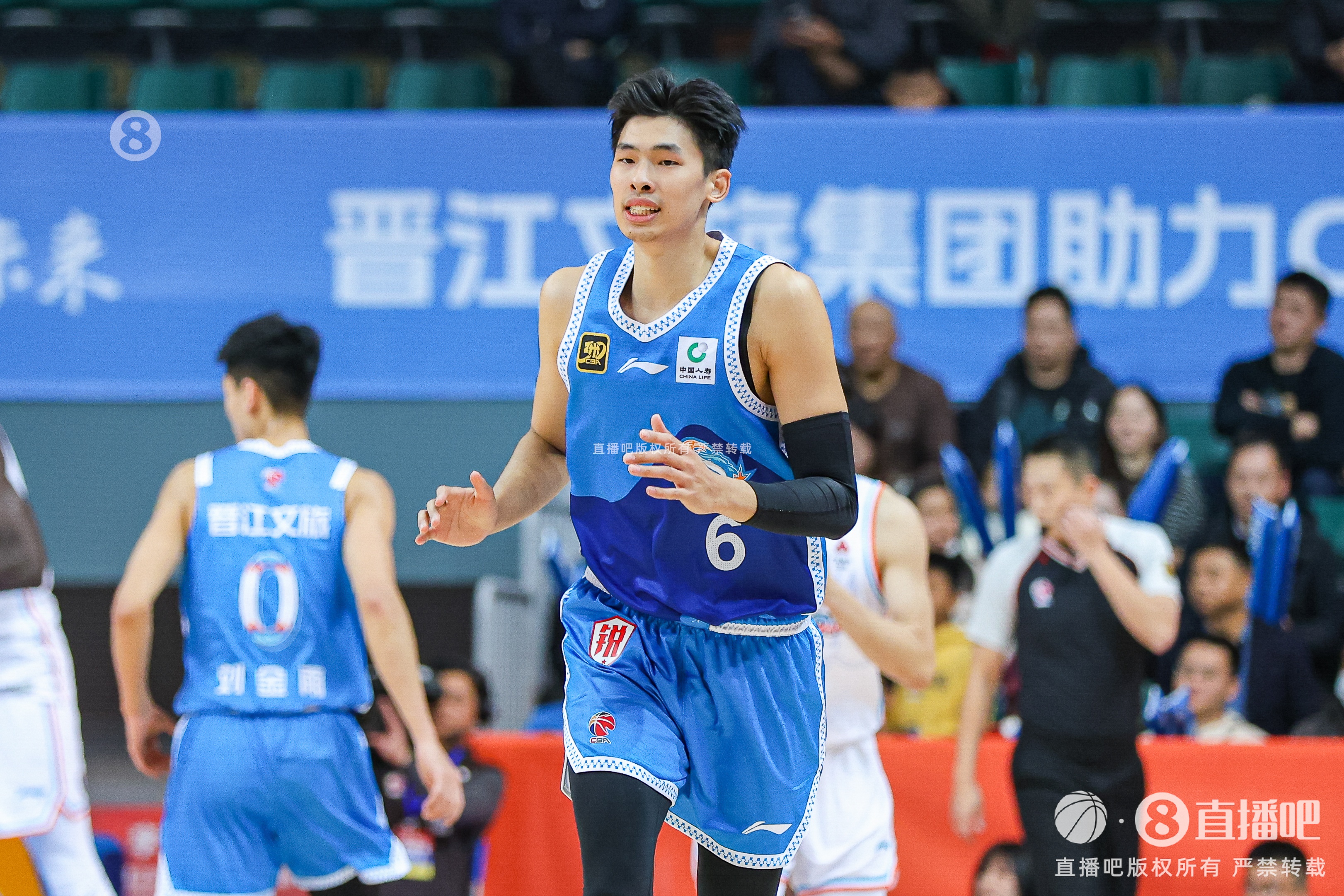 越打越好！鄒陽(yáng)末節(jié)連進(jìn)關(guān)鍵球&罰球致勝 13中8&9罰8中砍25分11板